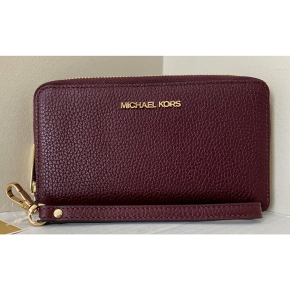 New Michael Kors Jet Set Travel Large Flat phone case wallet Merlot - Picture 1 of 4